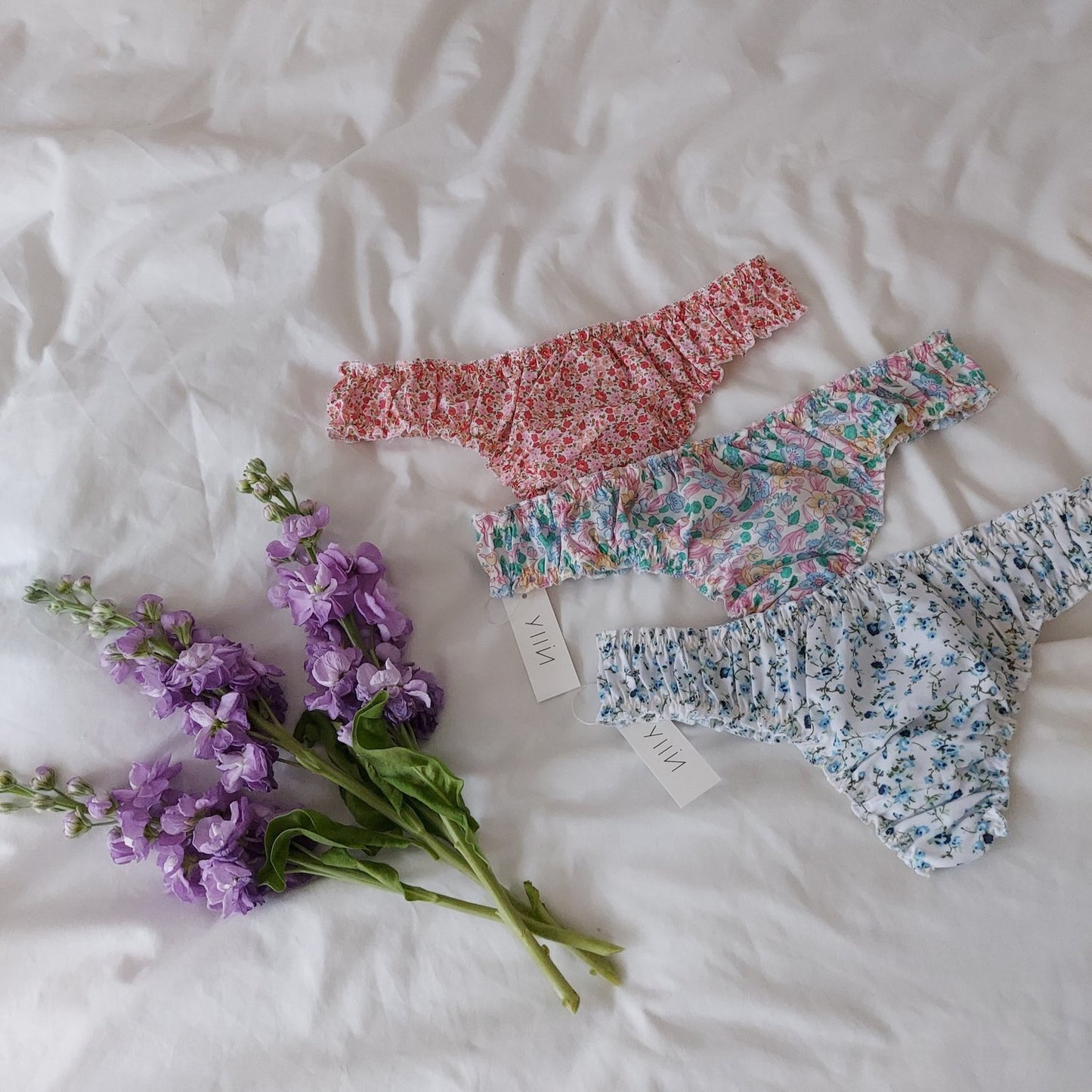 Mia Thong - Floral Prints in Cotton